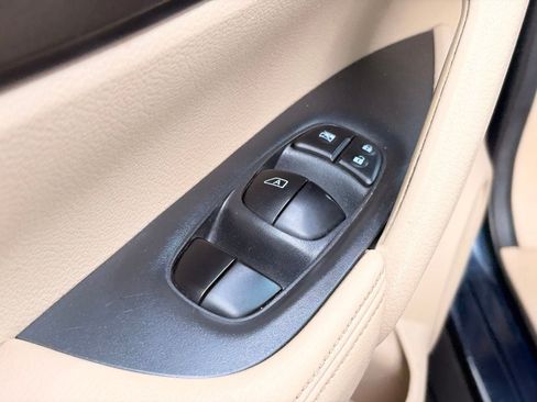 Used 2015 Nissan Rogue SV FWD image 21