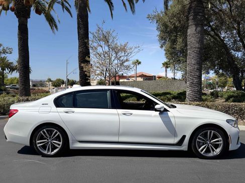Used 2018 BMW 740e xDrive AWD/4WD image 12