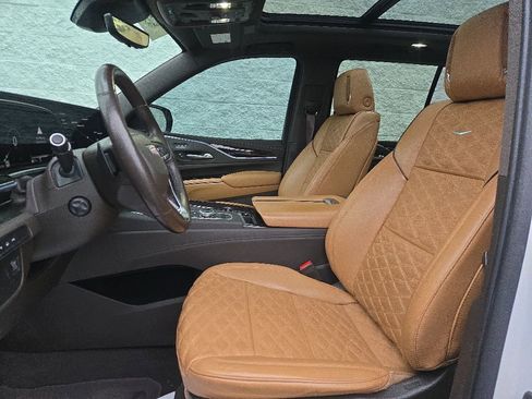 Certified 2021 Cadillac Escalade Premium Luxury AWD/4WD image 10