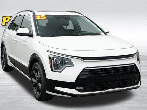 Used 2025 Kia Niro EX Touring FWD image 2