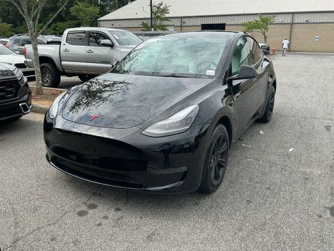 Used 2023 Tesla Model Y Long Range AWD/4WD image 1