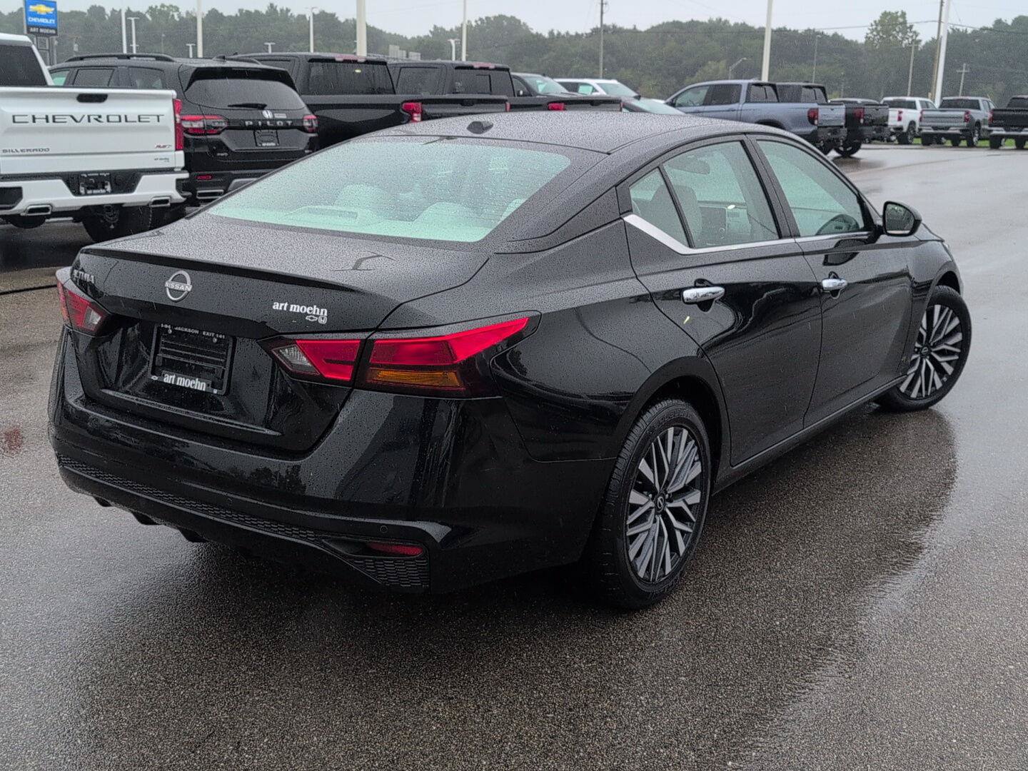 Used 2025 Nissan Altima 2.5 SV FWD image 8
