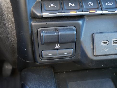 Used 2019 GMC Sierra 1500 SLT w/ SLT Premium Plus Package image 32