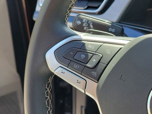 Used 2025 Volkswagen Atlas Cross Sport SE image 28