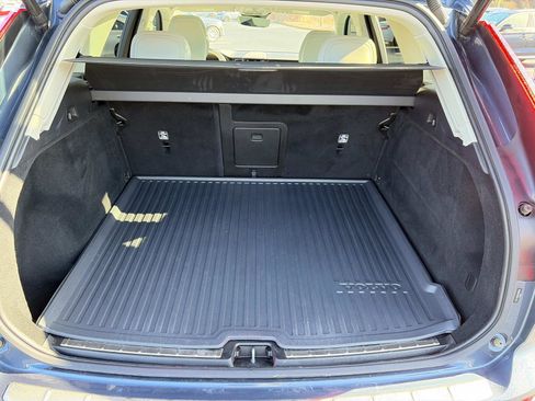 Certified 2023 Volvo XC60 B5 Plus w/ Climate Package image 10