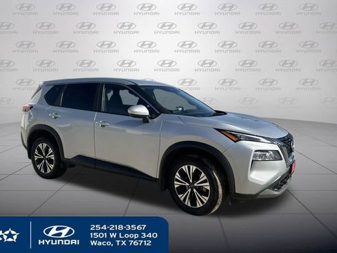 Used 2023 Nissan Rogue SV image 5