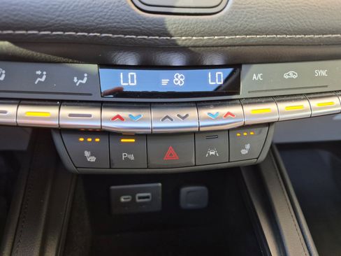 Certified 2023 Cadillac XT4 Luxury w/ Cold Weather Package AWD/4WD image 15
