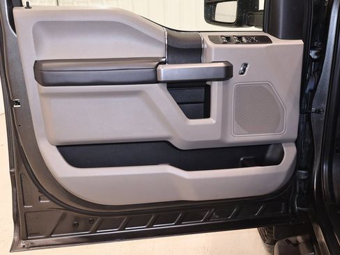 Certified 2019 Ford F250 XLT w/ XLT Value Package image 11