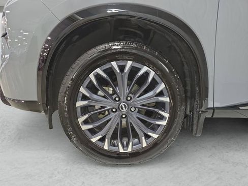 Used 2024 Nissan Rogue Platinum w/ Platinum Premium Package AWD/4WD image 23