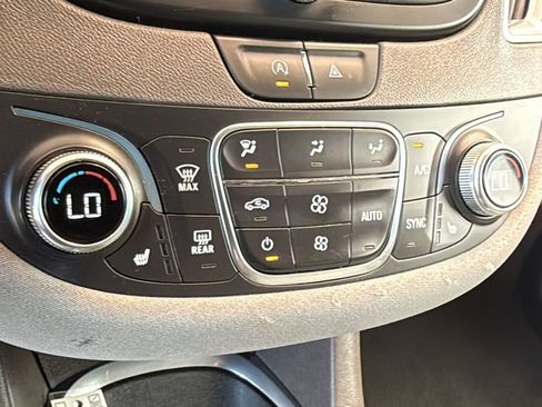 Used 2021 Chevrolet Malibu LT image 32