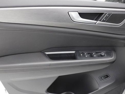 Used 2025 Volkswagen Atlas Cross Sport SE image 16