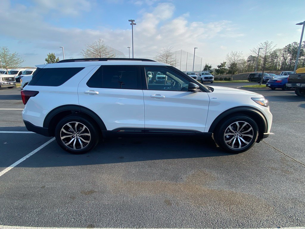 New 2026 Ford Explorer ST-Line RWD image 8