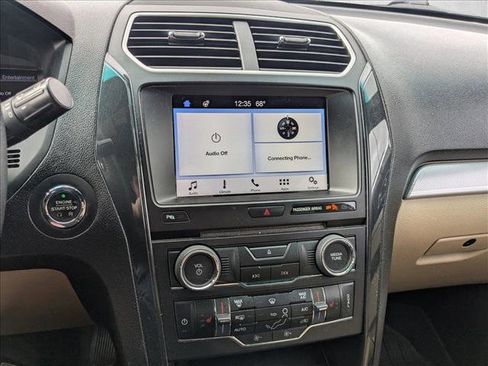 Used 2017 Ford Explorer XLT w/ Equipment Group 202A image 10