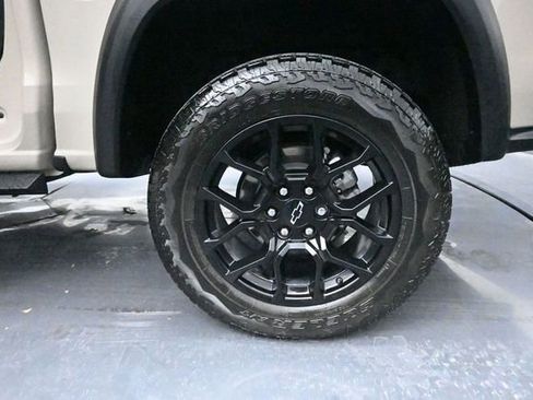 Used 2024 Chevrolet Colorado Trail Boss w/ LPO, Dark Essentials Package AWD/4WD image 11