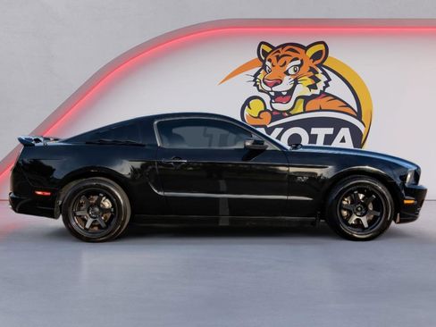 Used 2013 Ford Mustang Premium image 4