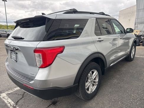 Used 2023 Ford Explorer XLT w/ Equipment Group 202A AWD/4WD image 4