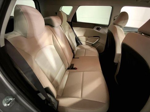 Used 2025 Kia Soul LX FWD image 23