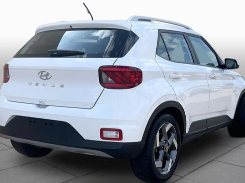 Certified 2025 Hyundai Venue SEL FWD image 12