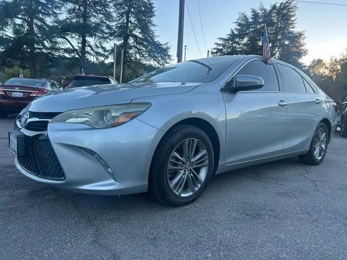 Used 2016 Toyota Camry SE FWD image 1