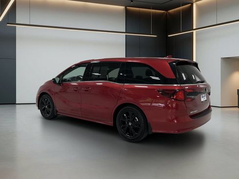 Used 2024 Honda Odyssey Sport image 3