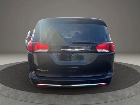 Used 2019 Chrysler Pacifica Touring-L Plus image 5