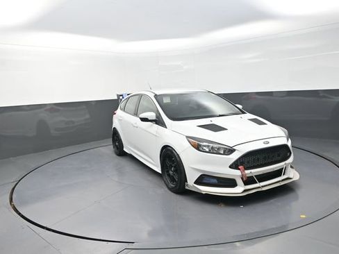 Used 2018 Ford Focus ST image 30