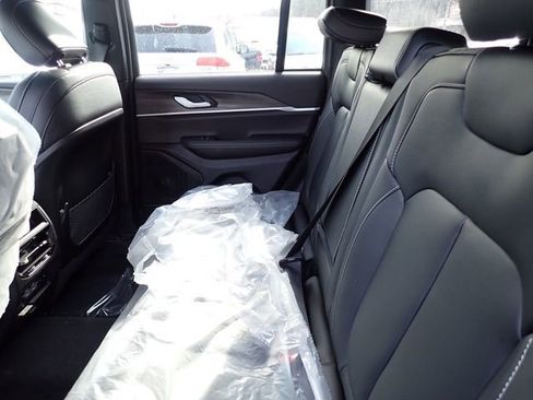 New 2025 Jeep Grand Cherokee Limited w/ Black Appearance Package image 13