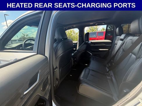 Used 2023 Jeep Grand Cherokee Overland AWD/4WD image 15