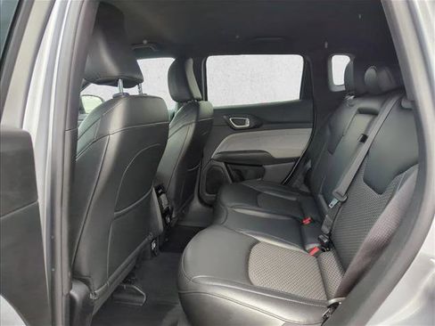 Used 2024 Jeep Compass Latitude AWD/4WD image 19