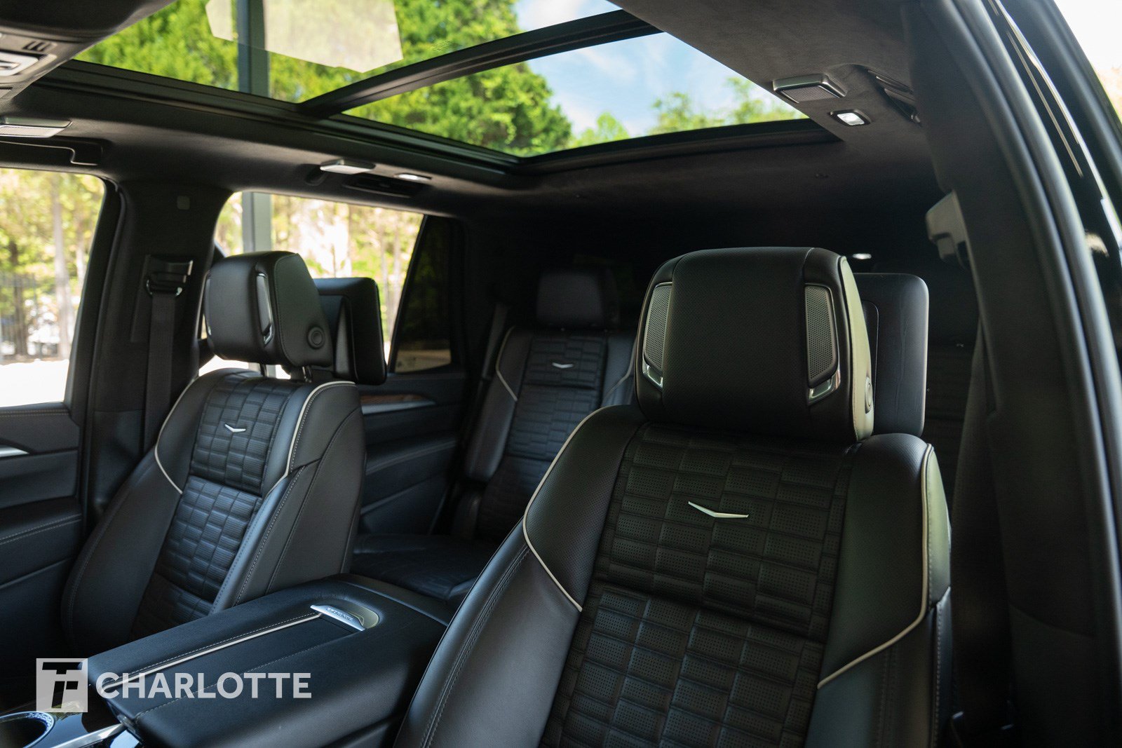 Used 2025 Cadillac Escalade Sport Platinum w/ LPO, Floor Liner Package AWD/4WD image 17