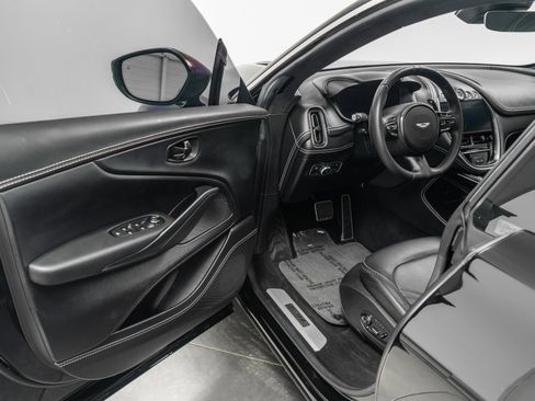 Used 2021 Aston Martin DBX AWD/4WD image 23