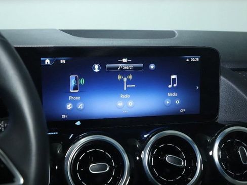 Used 2025 Mercedes-Benz GLA 250 4MATIC image 25