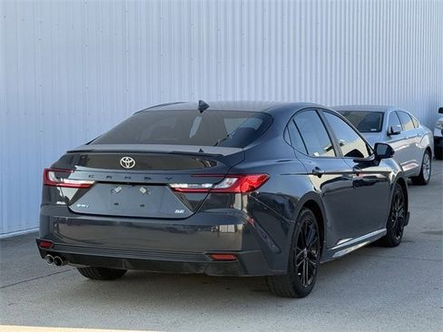 Used 2025 Toyota Camry SE image 4