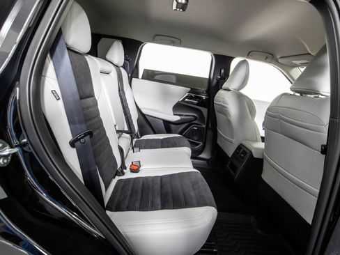 Used 2025 Mitsubishi Outlander SE FWD image 13