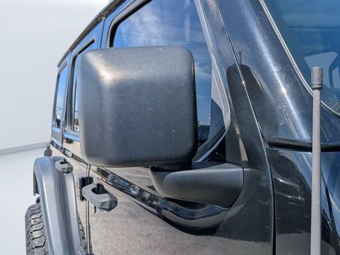 Used 2018 Jeep Wrangler Unlimited Rubicon w/ Safety Group AWD/4WD image 11
