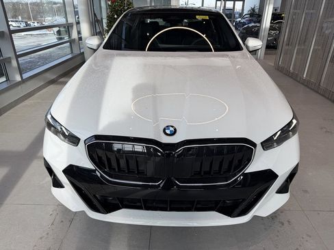 New 2026 BMW 530i xDrive w/ M Sport Package image 2