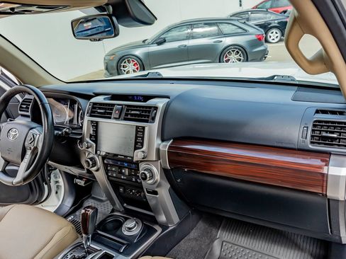 Used 2020 Toyota 4Runner Limited AWD/4WD image 17