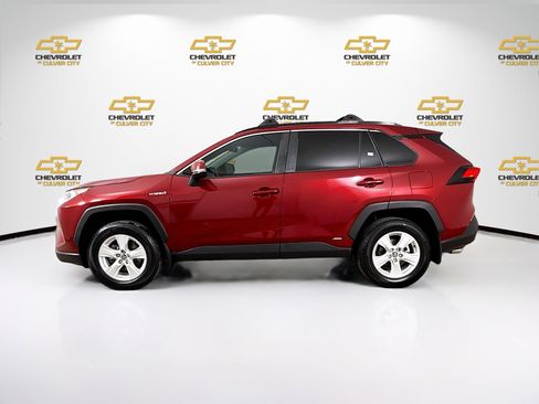 Used 2020 Toyota RAV4 XLE w/ Carpet Mat Package AWD/4WD image 4