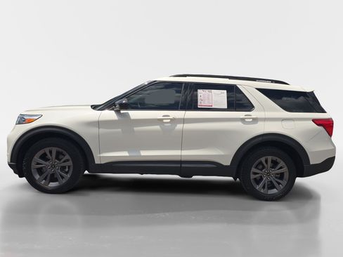 Used 2022 Ford Explorer XLT w/ Equipment Group 202A AWD/4WD image 2