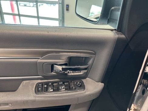 Used 2018 RAM 1500 Classic SLT AWD/4WD image 9