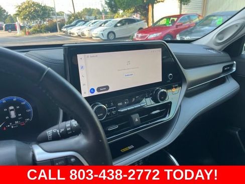 Used 2023 Toyota Highlander Limited FWD image 23