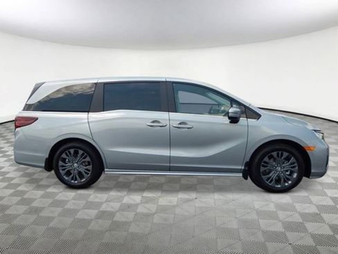 New 2026 Honda Odyssey Touring image 6