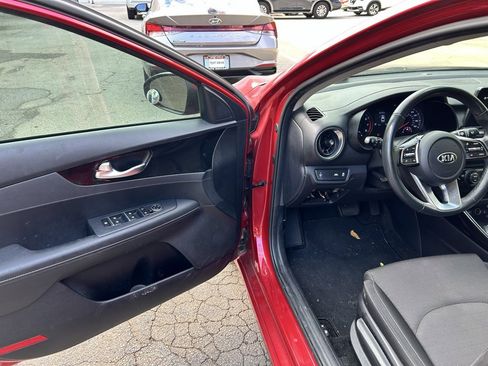 Used 2019 Kia Forte S image 4