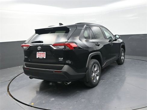 New 2025 Toyota RAV4 XLE image 7