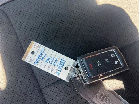 Certified 2025 Jeep Grand Cherokee Altitude AWD/4WD image 36