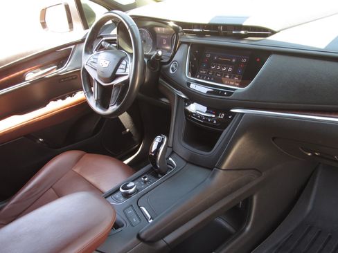 Used 2023 Cadillac XT5 Premium Luxury w/ Technology Package FWD image 10