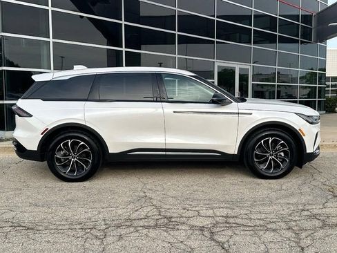 Used 2025 Lincoln Nautilus Premier w/ Equipment Group 102A AWD/4WD image 2