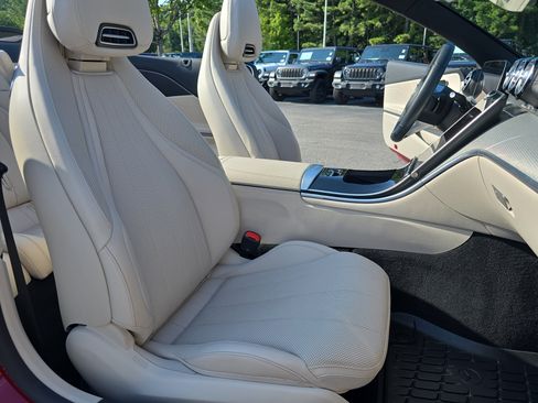 Used 2024 Mercedes-Benz CLE 300 4MATIC Cabriolet image 10