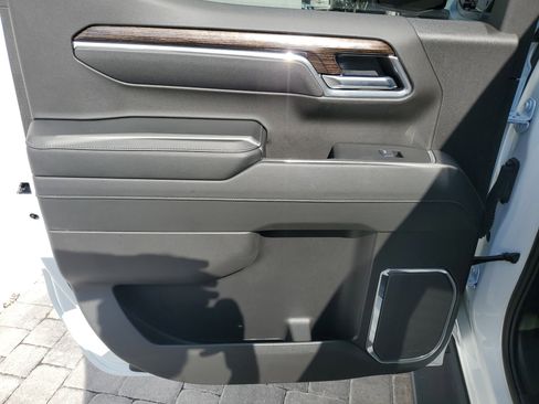 Used 2025 GMC Sierra 1500 Elevation image 10