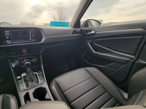 Used 2024 Volkswagen Jetta SE image 16